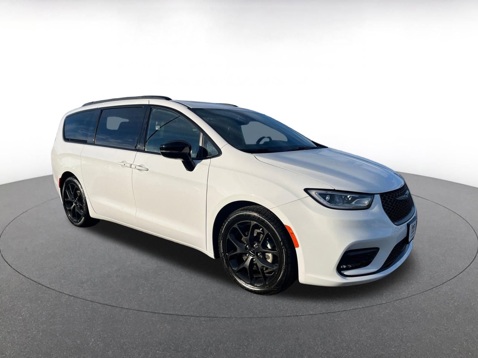 Thumbnail: 2025 Chrysler Pacifica - 1