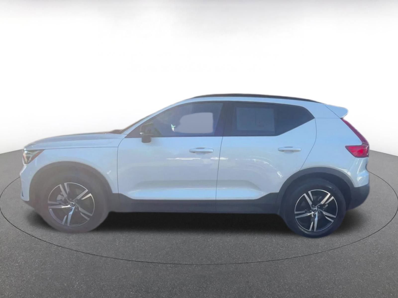 Thumbnail: 2024 Volvo XC40 - 9