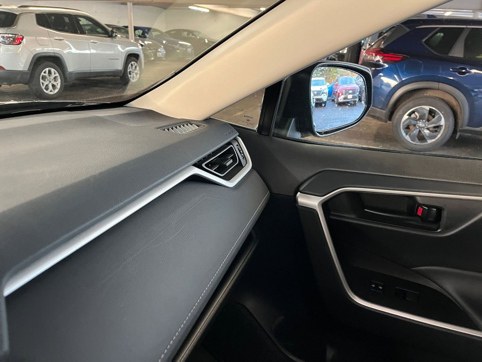 Thumbnail: 2025 Toyota RAV4 - 35