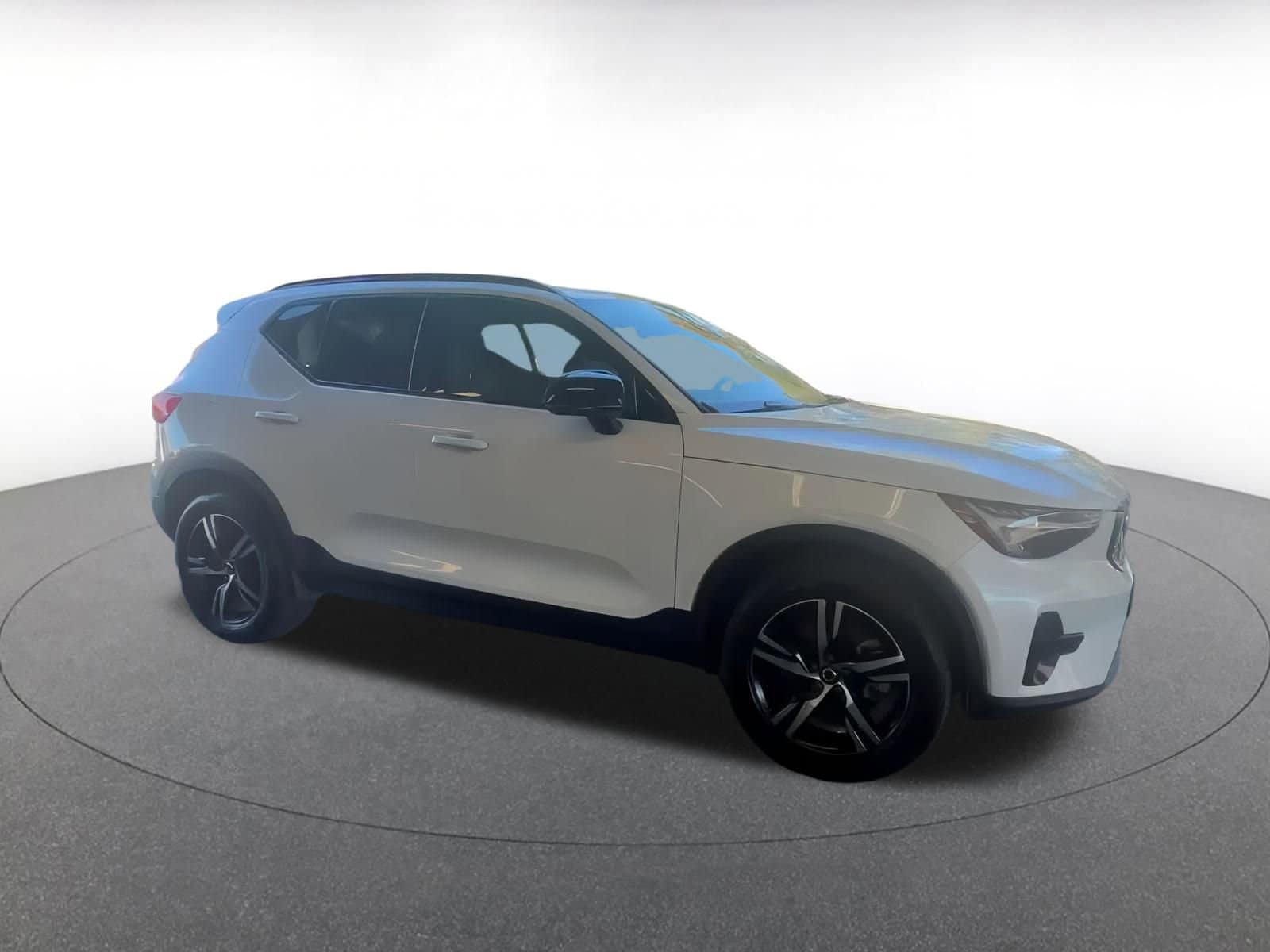 Thumbnail: 2024 Volvo XC40 - 2