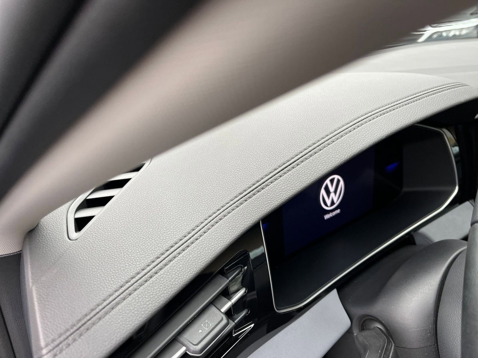 Thumbnail: 2025 Volkswagen Jetta - 34