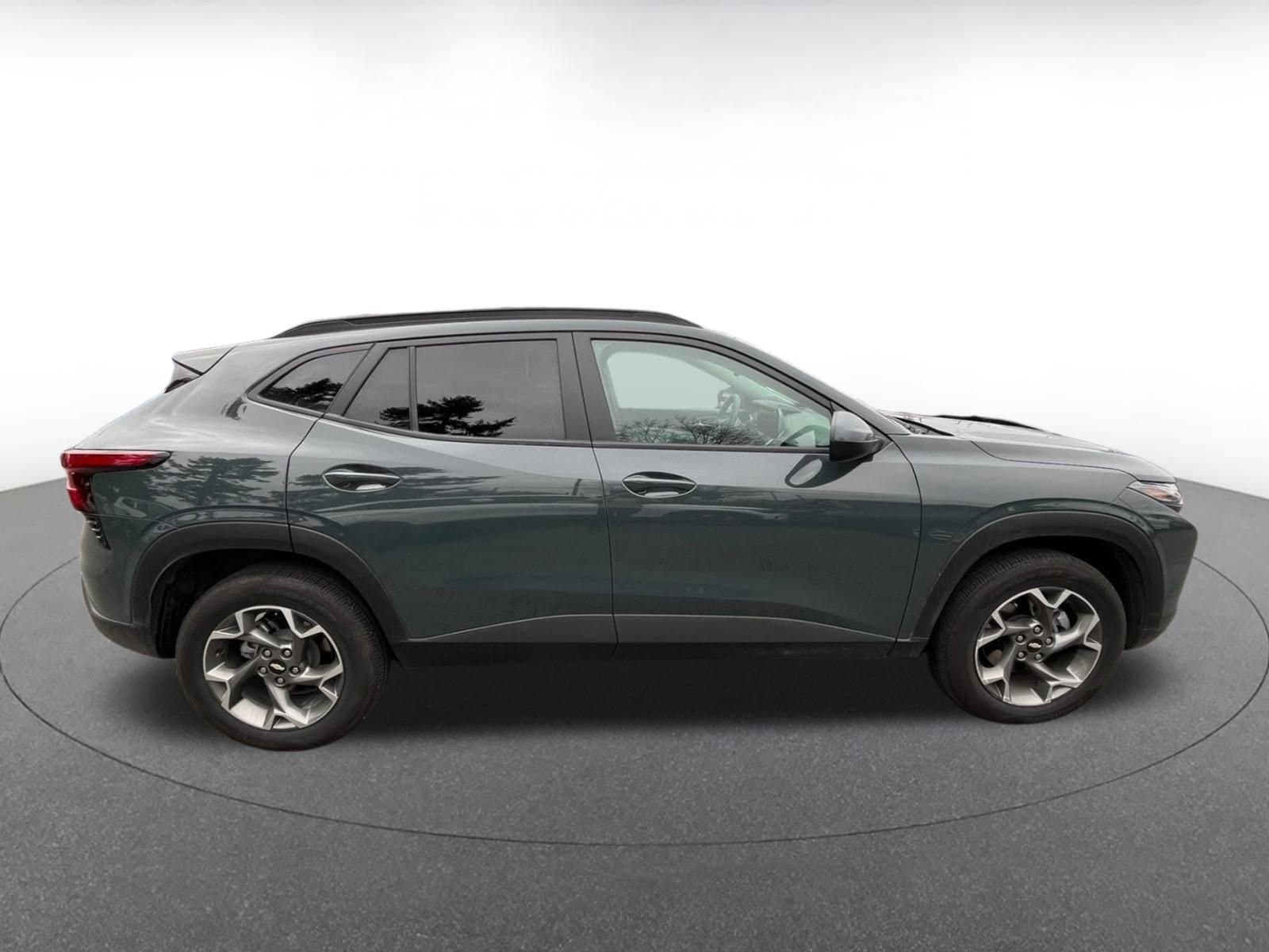 Thumbnail: 2025 Chevrolet Trax - 8