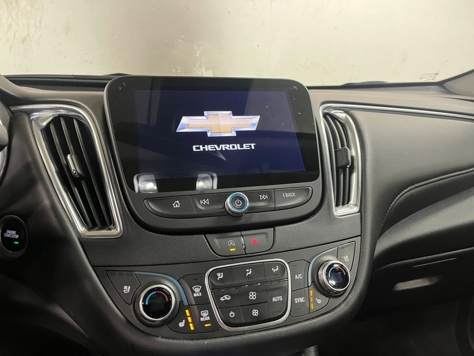 Thumbnail: 2024 Chevrolet Malibu - 21