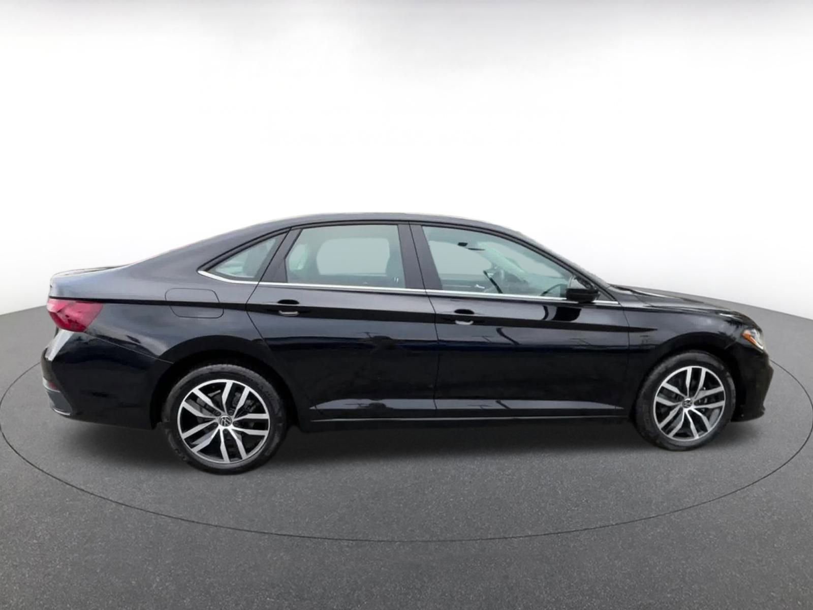 Thumbnail: 2025 Volkswagen Jetta - 16