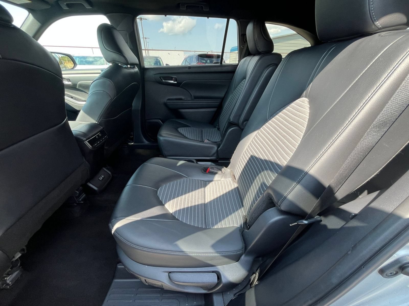 Thumbnail: 2025 Toyota Highlander - 27