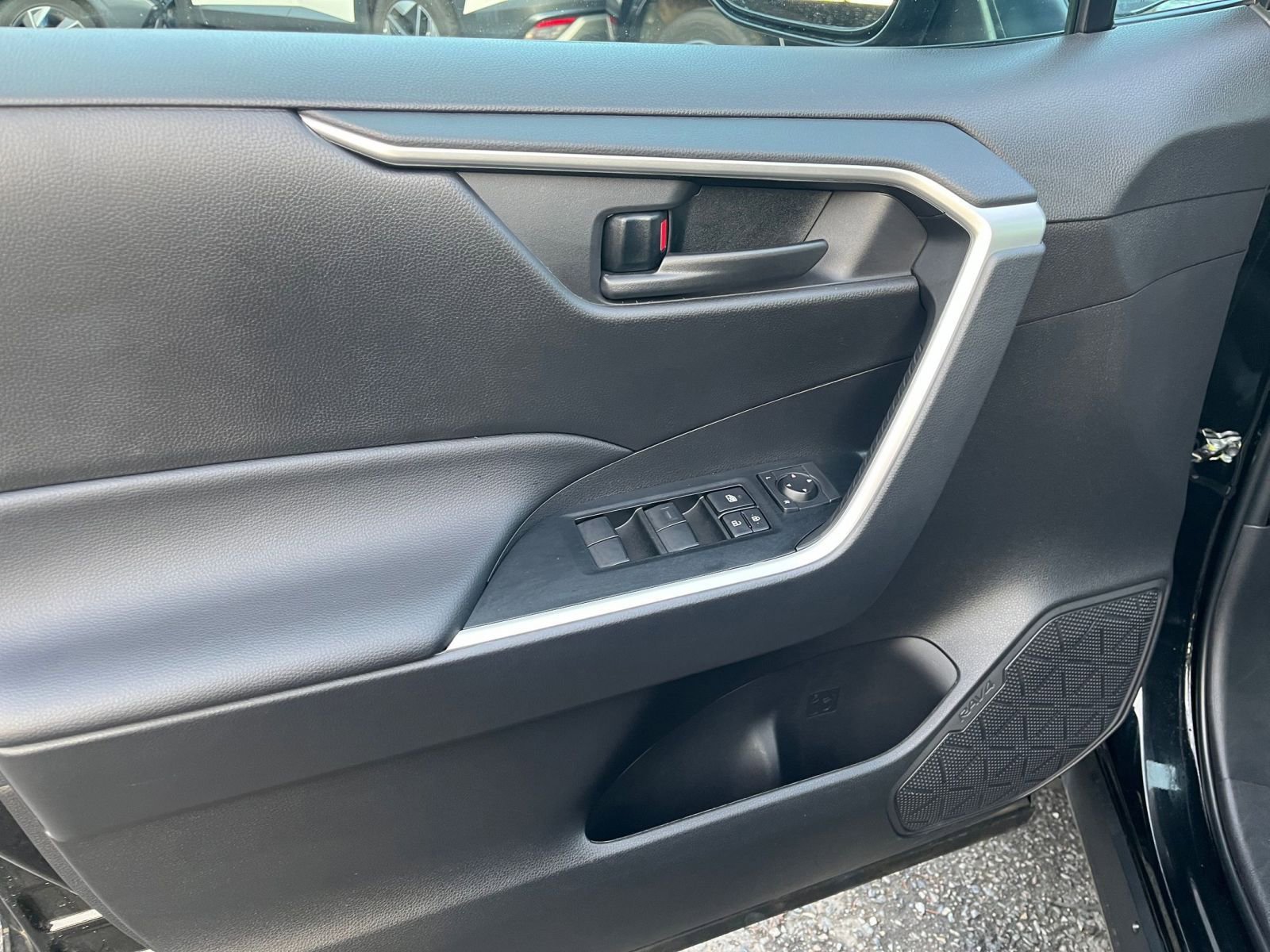 Thumbnail: 2025 Toyota RAV4 - 20