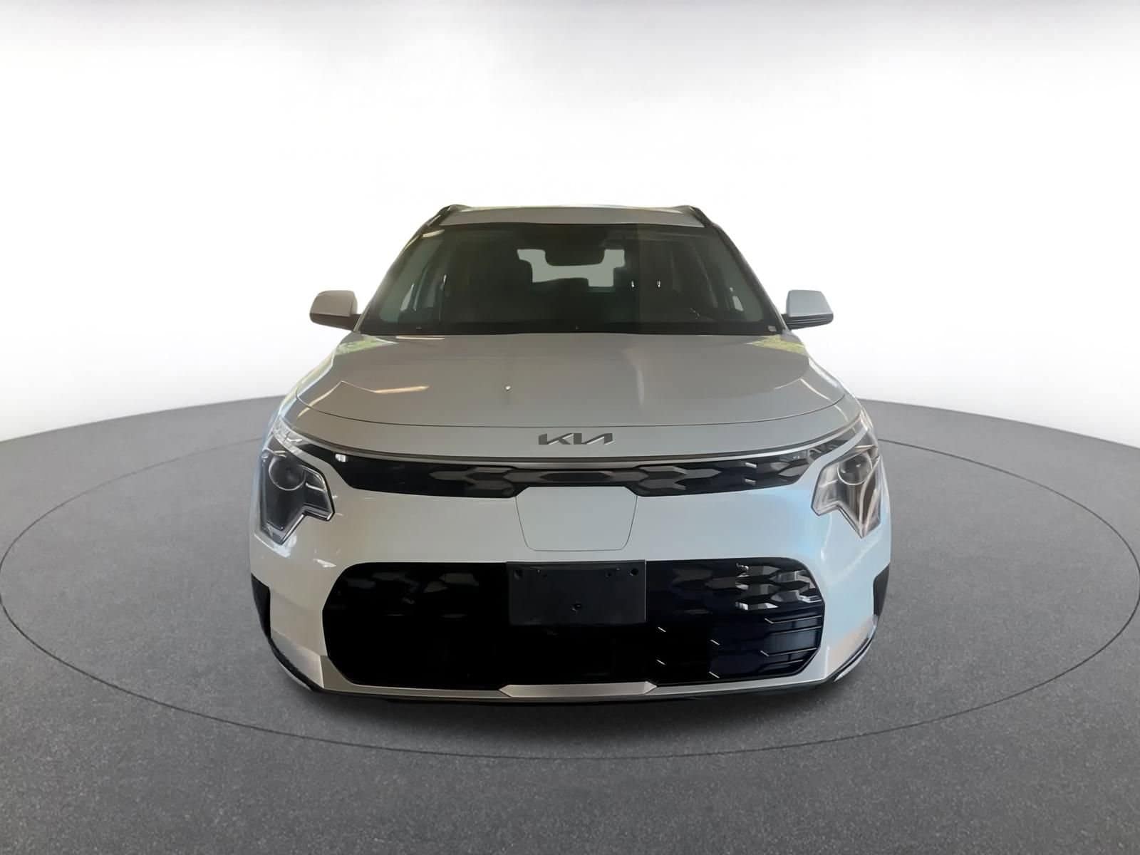 Thumbnail: 2023 Kia Niro - 5