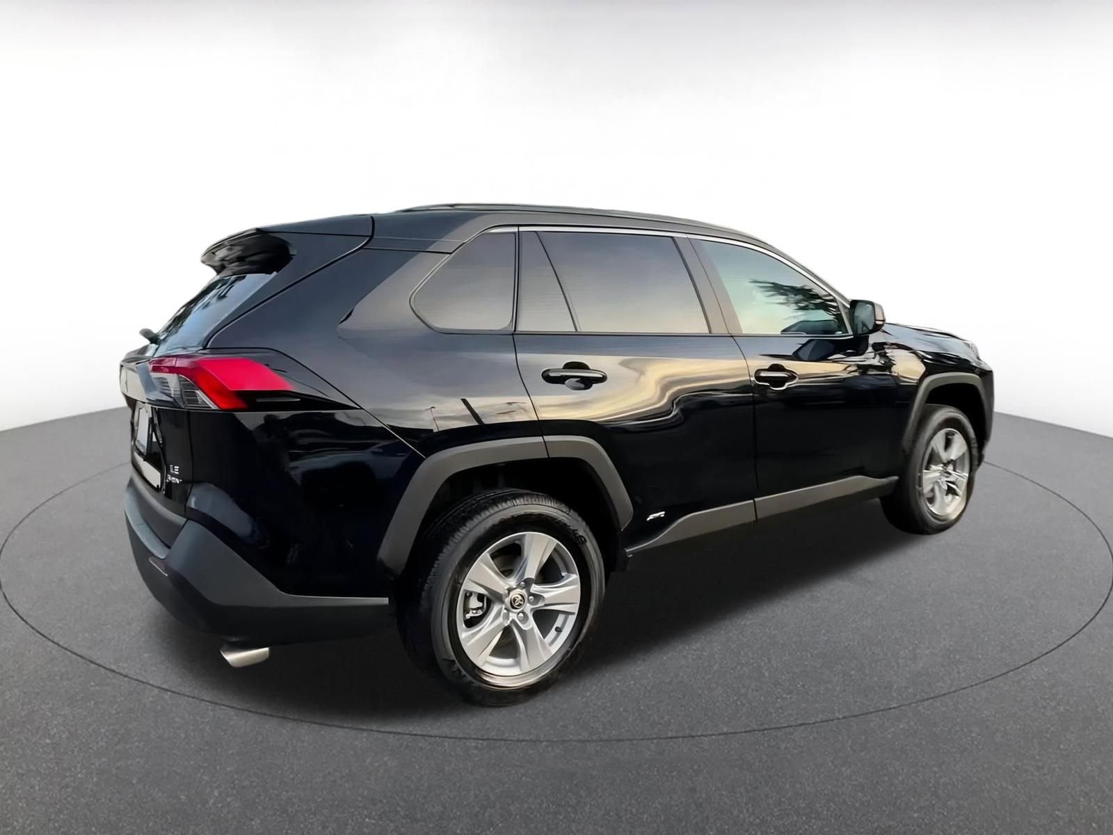 Thumbnail: 2025 Toyota RAV4 - 15