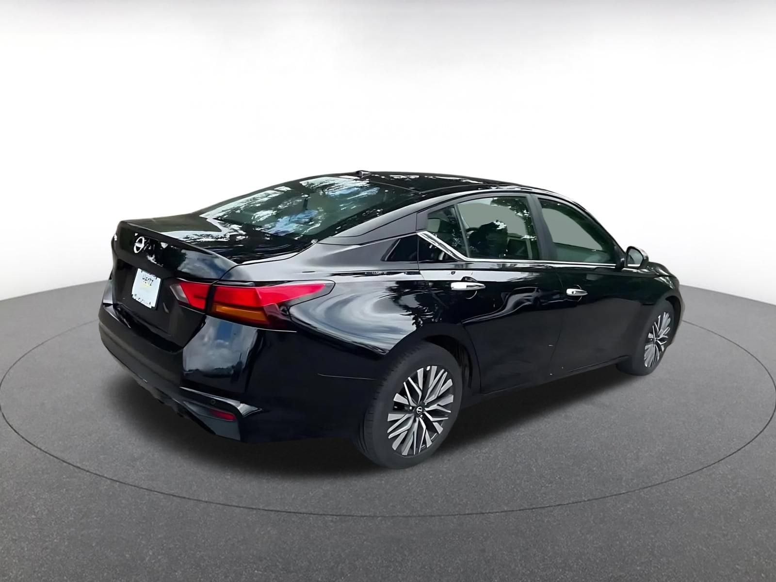 Thumbnail: 2025 Nissan Altima - 12