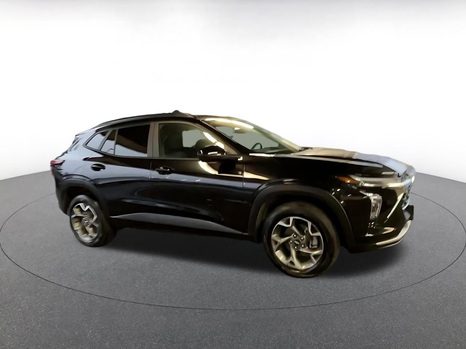 Thumbnail: 2025 Chevrolet Trax - 2