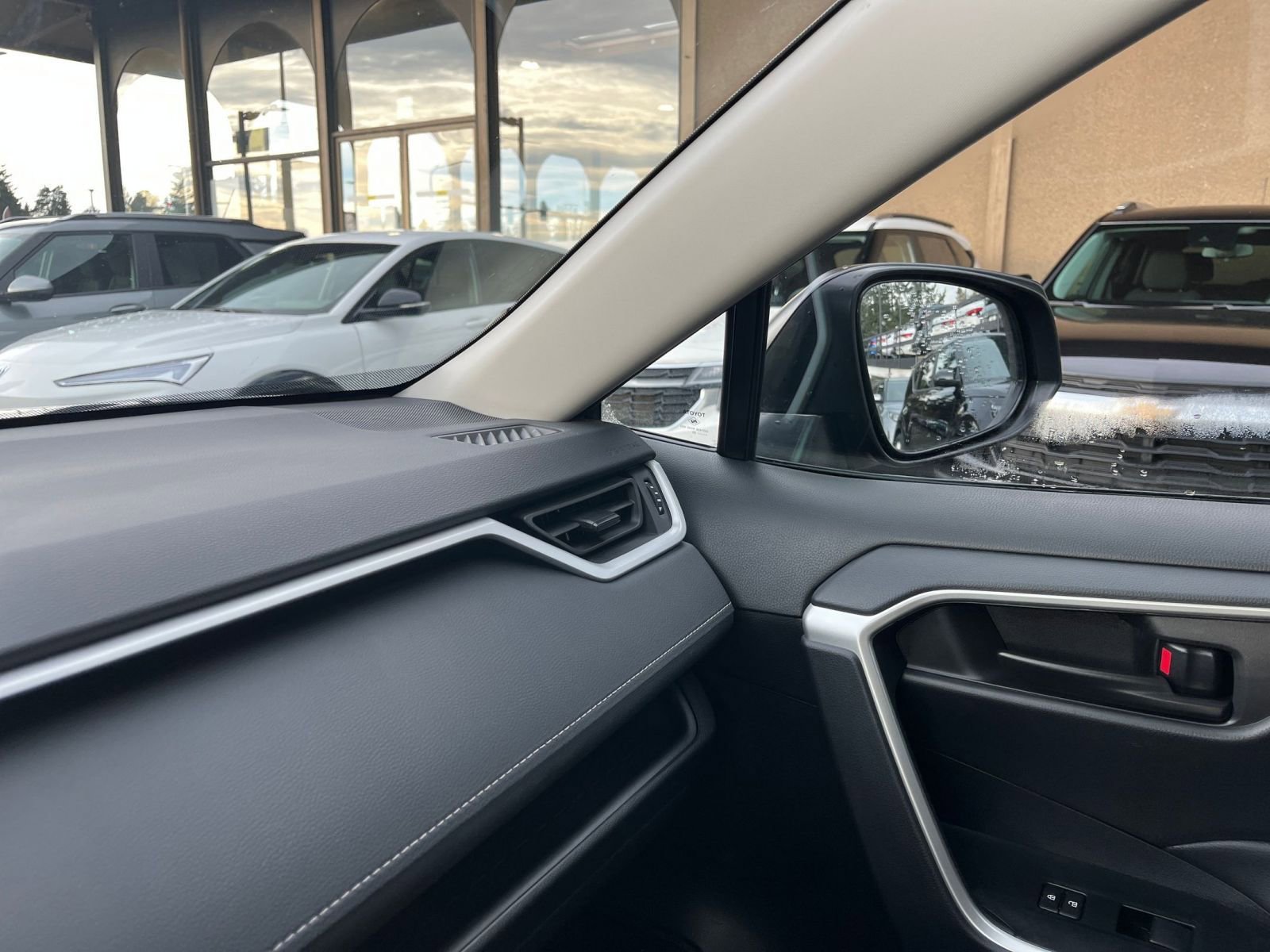 Thumbnail: 2025 Toyota RAV4 - 35