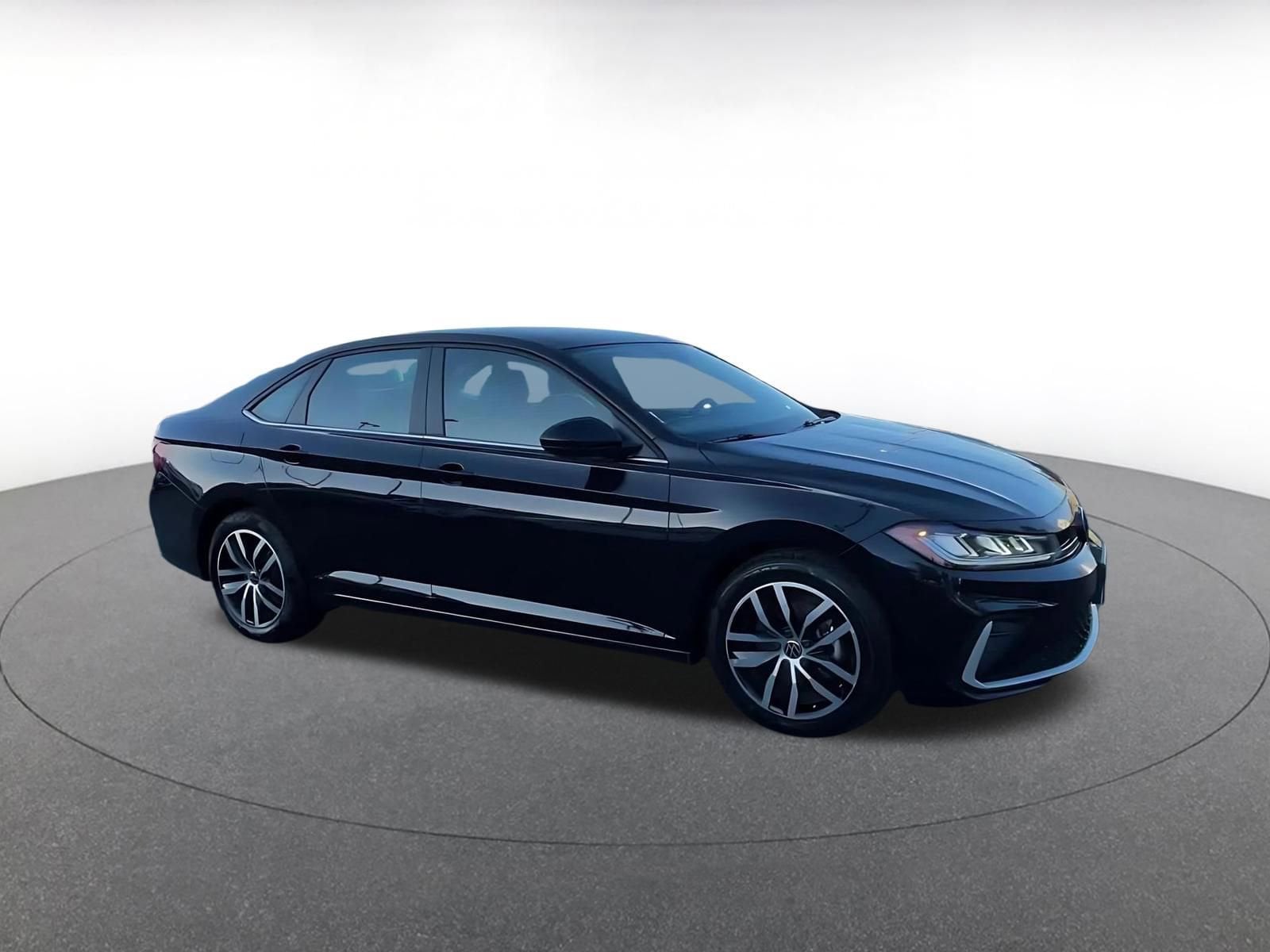 Thumbnail: 2025 Volkswagen Jetta - 2