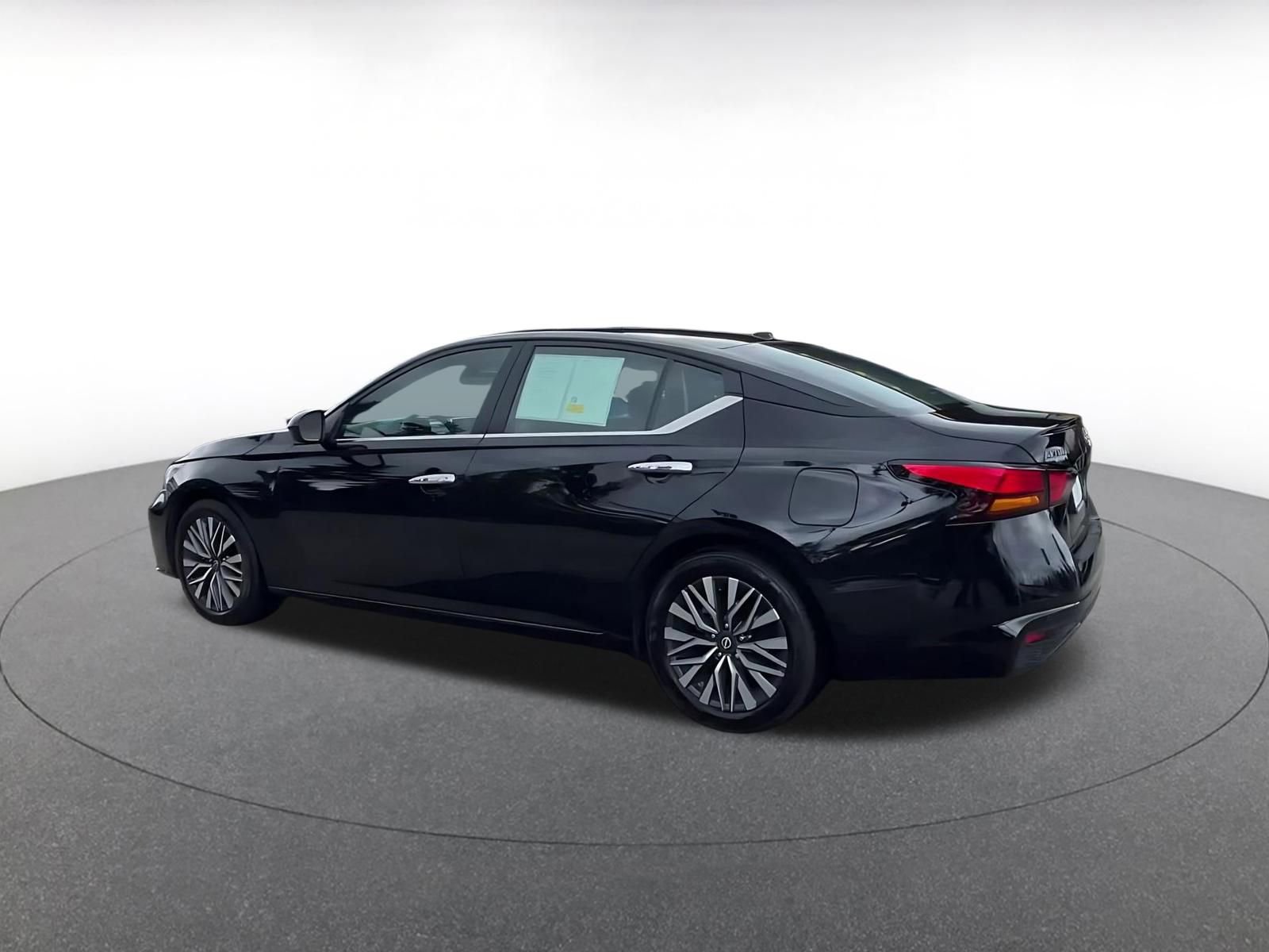 Thumbnail: 2025 Nissan Altima - 10