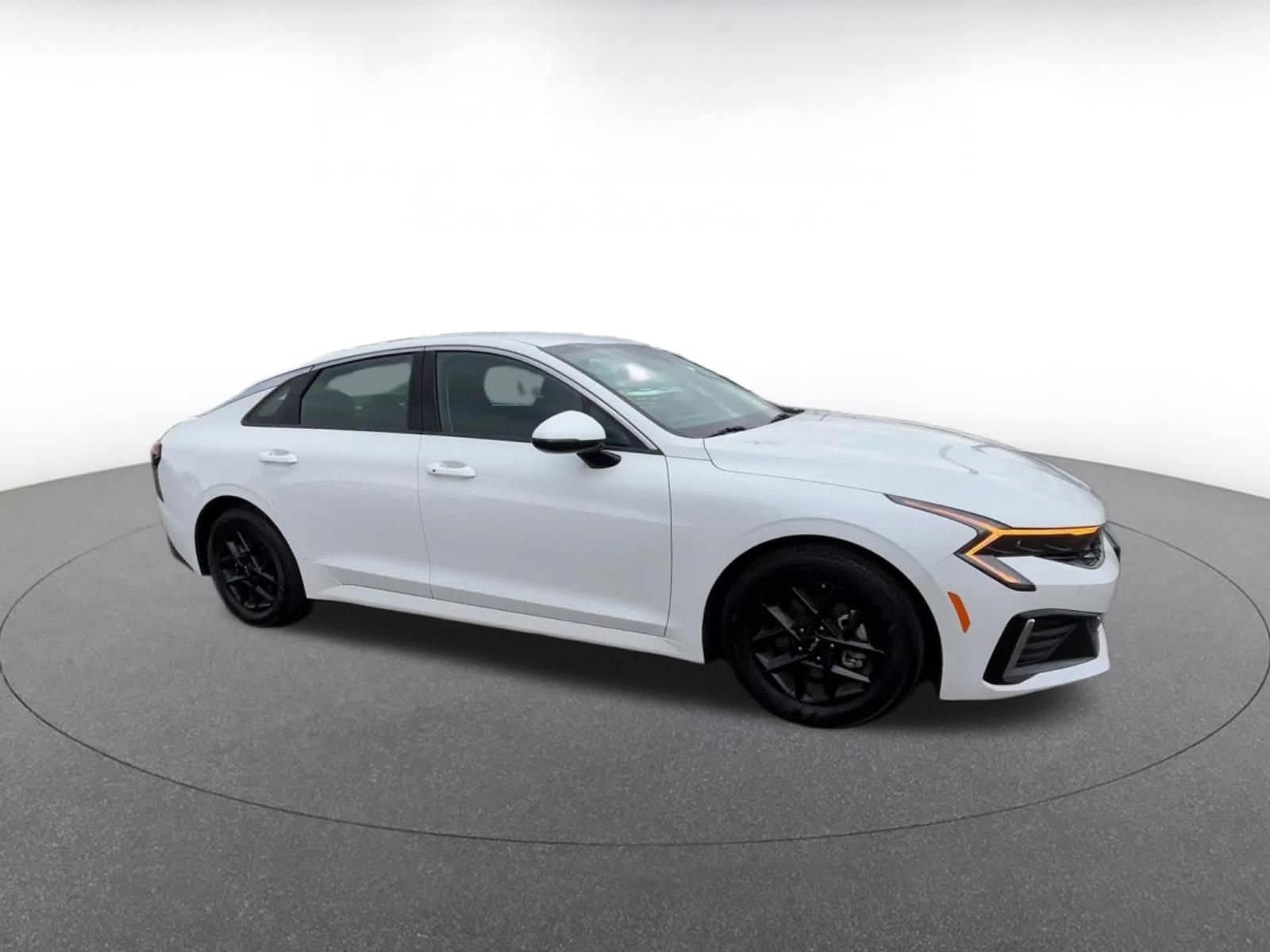 Thumbnail: 2025 Kia K5 - 2