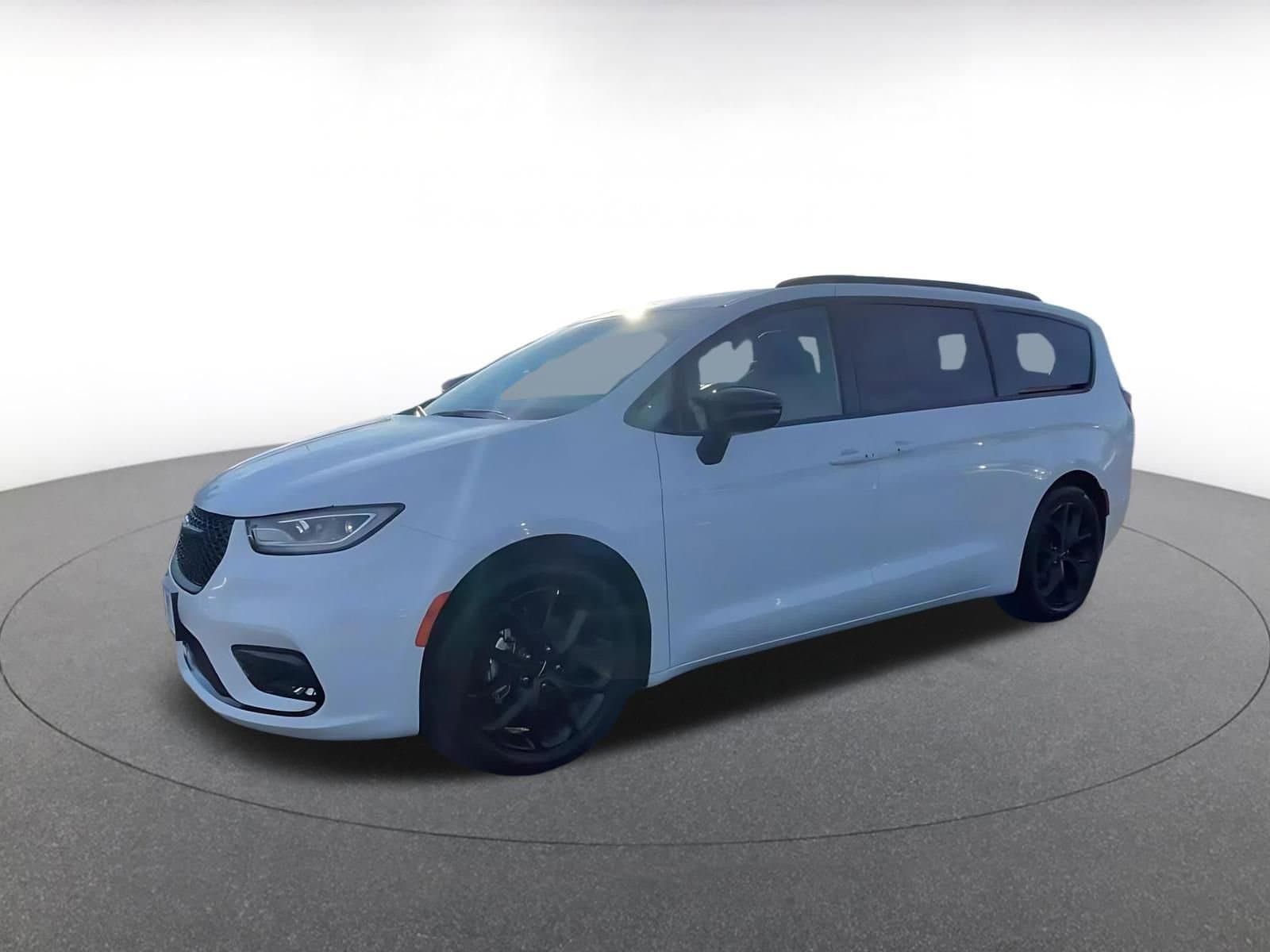 Thumbnail: 2025 Chrysler Pacifica - 8