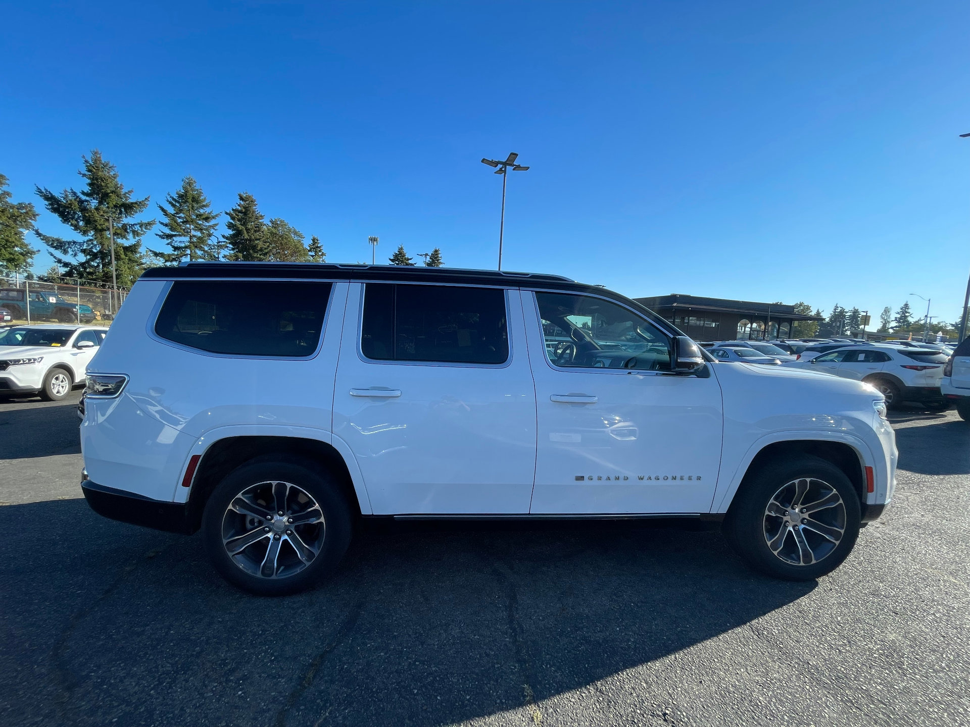 2023 Jeep Grand Wagoneer  8