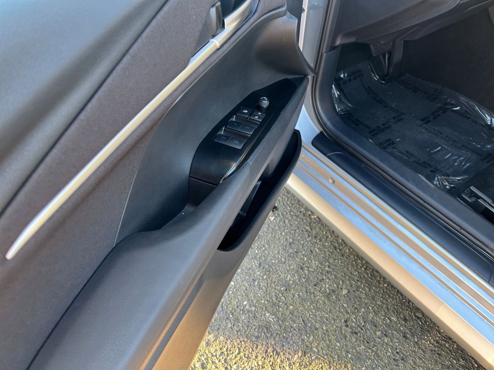 Thumbnail: 2025 Toyota Camry - 18