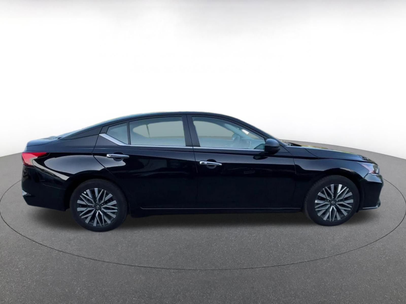 Thumbnail: 2025 Nissan Altima - 16