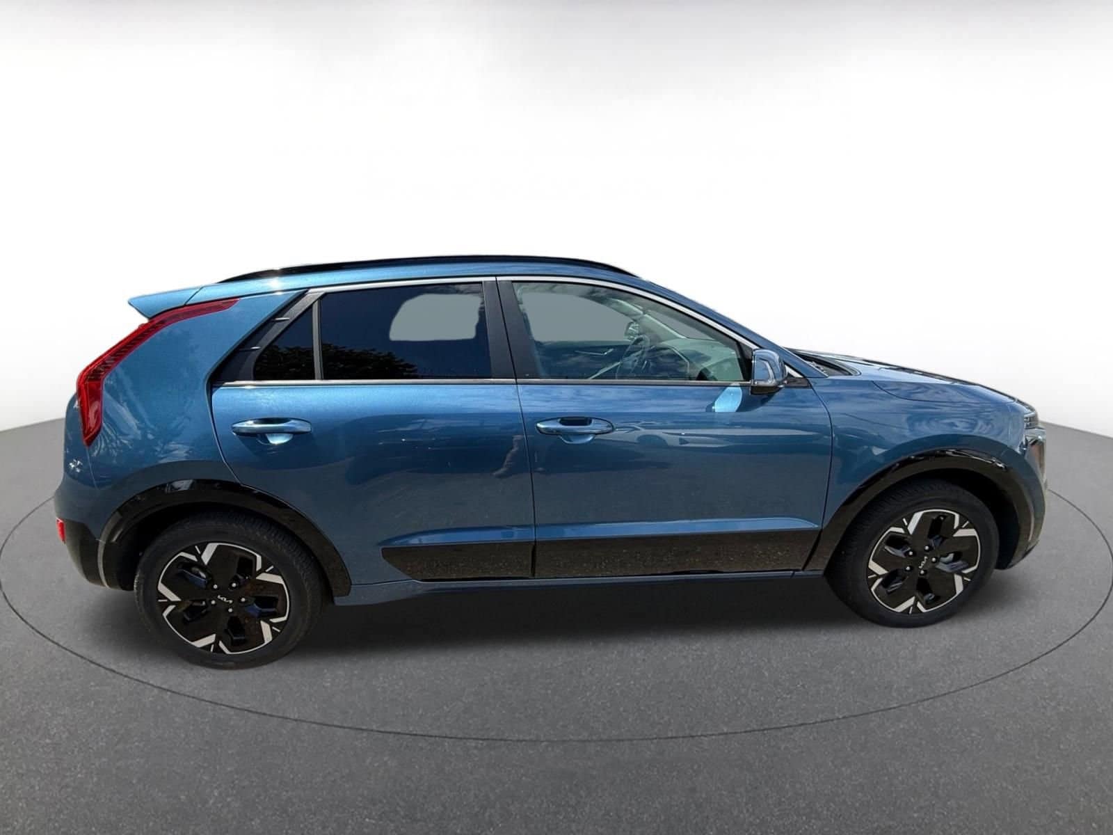 Thumbnail: 2023 Kia Niro - 8