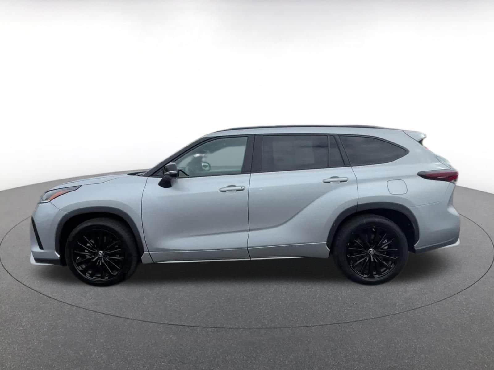 Thumbnail: 2024 Toyota Highlander - 8