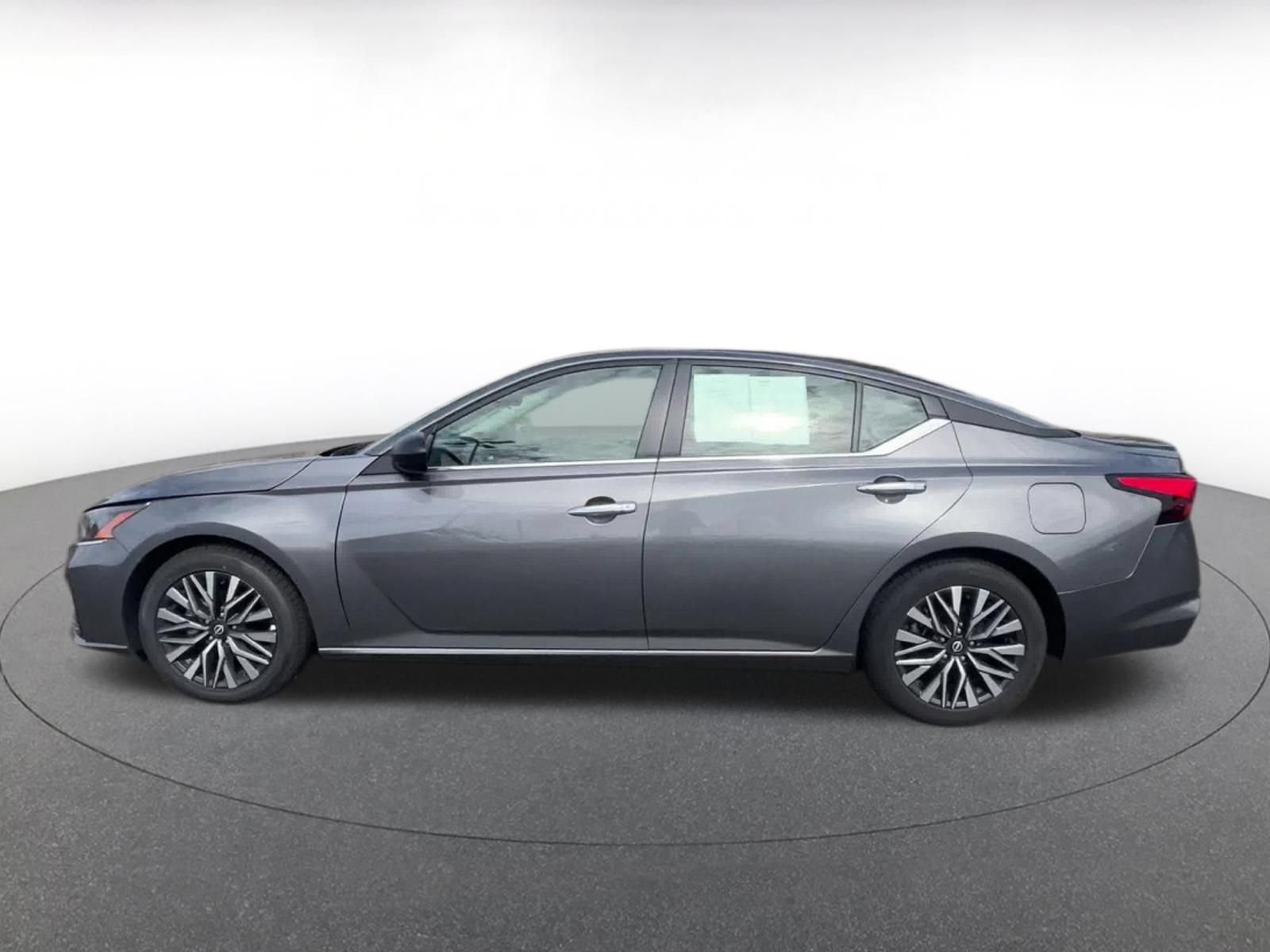 Thumbnail: 2025 Nissan Altima - 9
