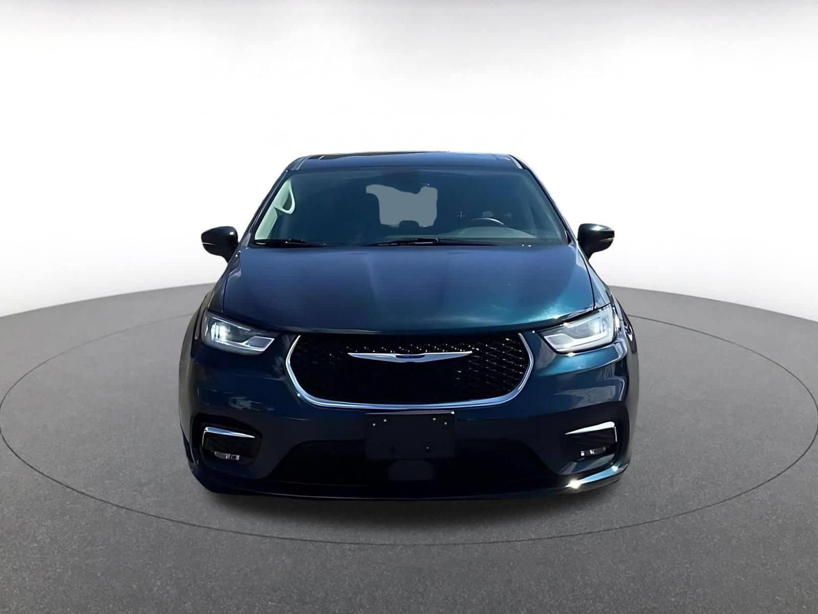 Thumbnail: 2023 Chrysler Pacifica - 4
