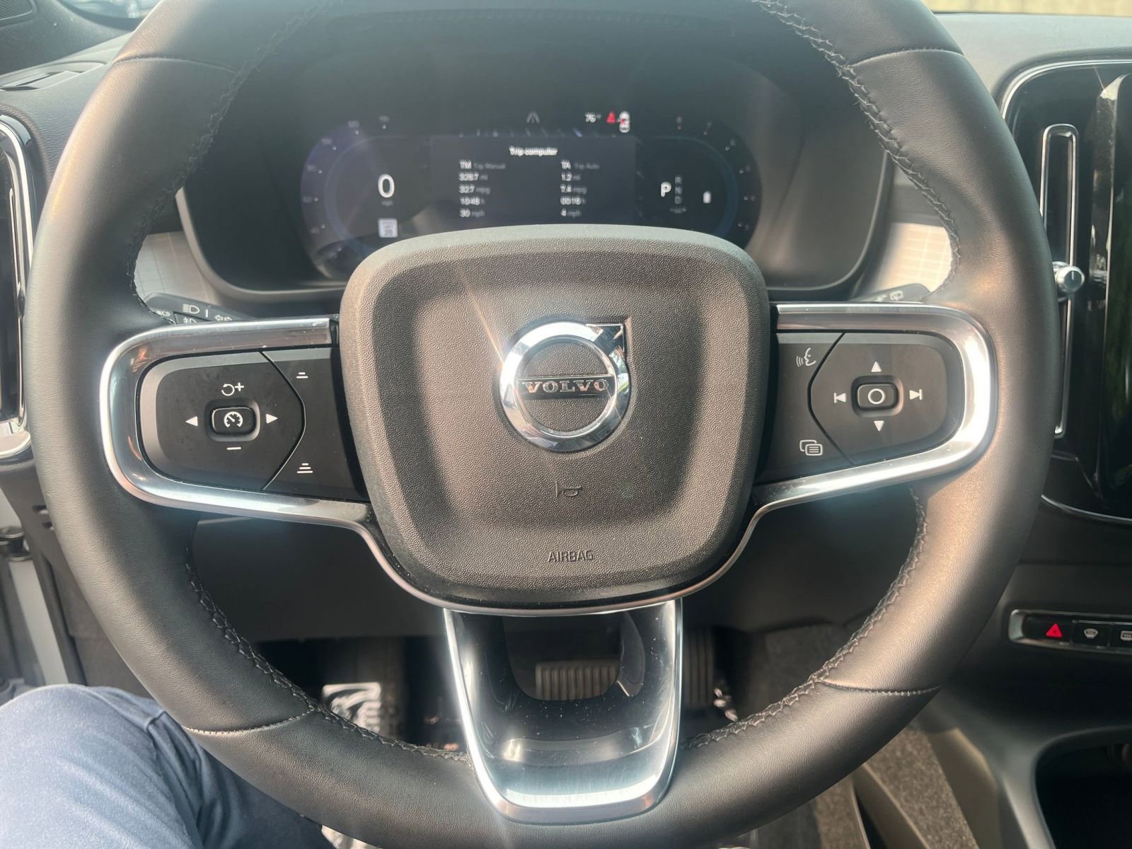 Thumbnail: 2024 Volvo XC40 - 28