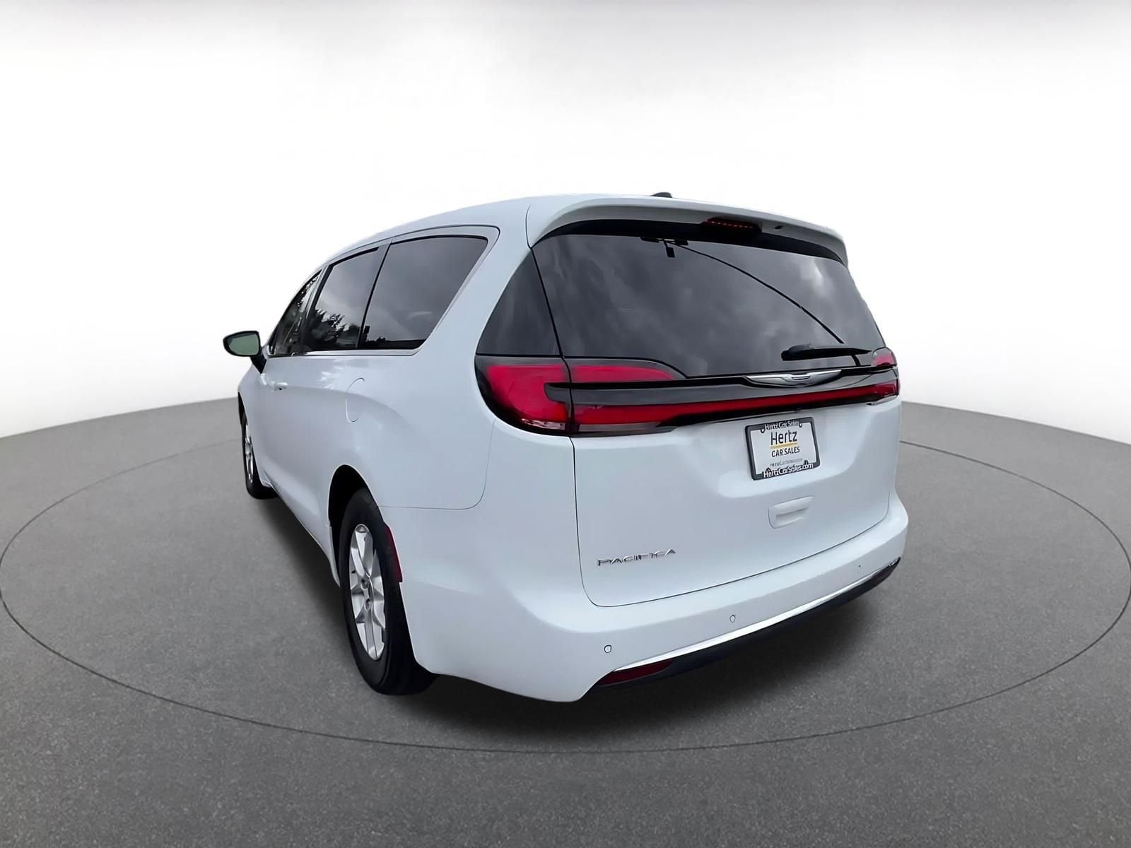 Thumbnail: 2025 Chrysler Pacifica - 11