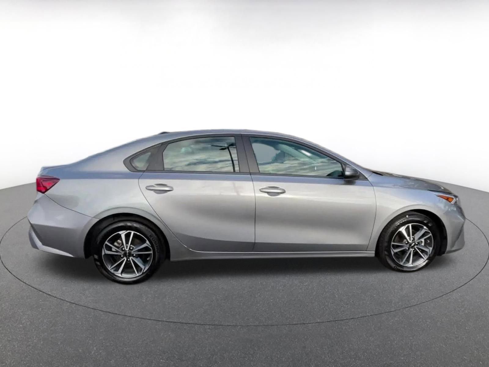 Thumbnail: 2024 Kia Forte - 16