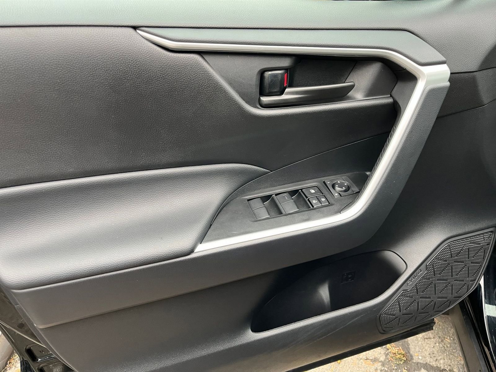 Thumbnail: 2025 Toyota RAV4 - 20