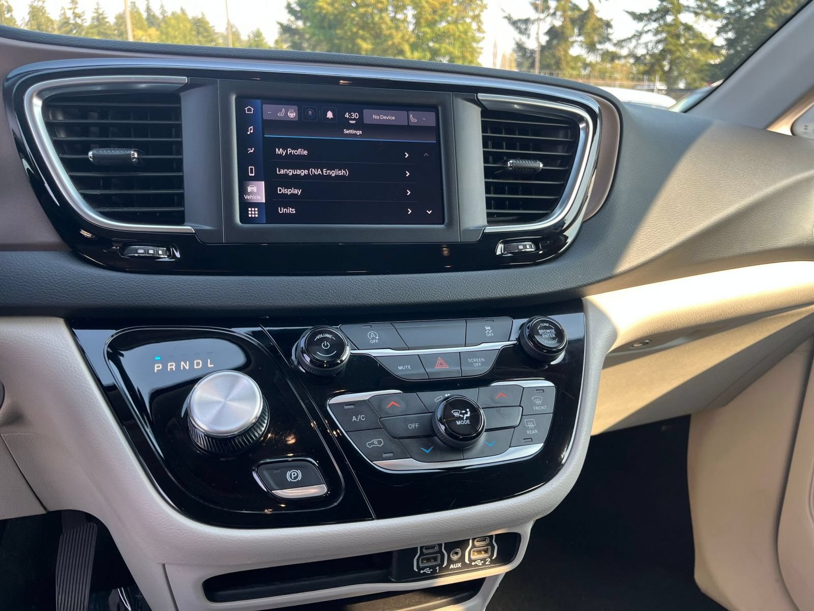 Thumbnail: 2024 Chrysler Voyager - 16