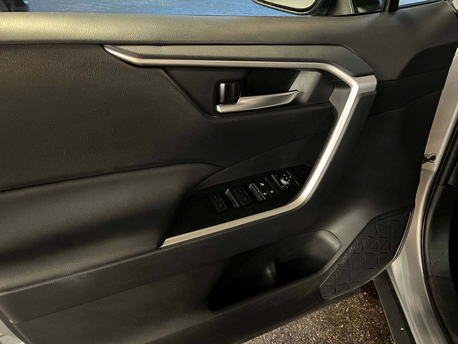 Thumbnail: 2025 Toyota RAV4 - 20