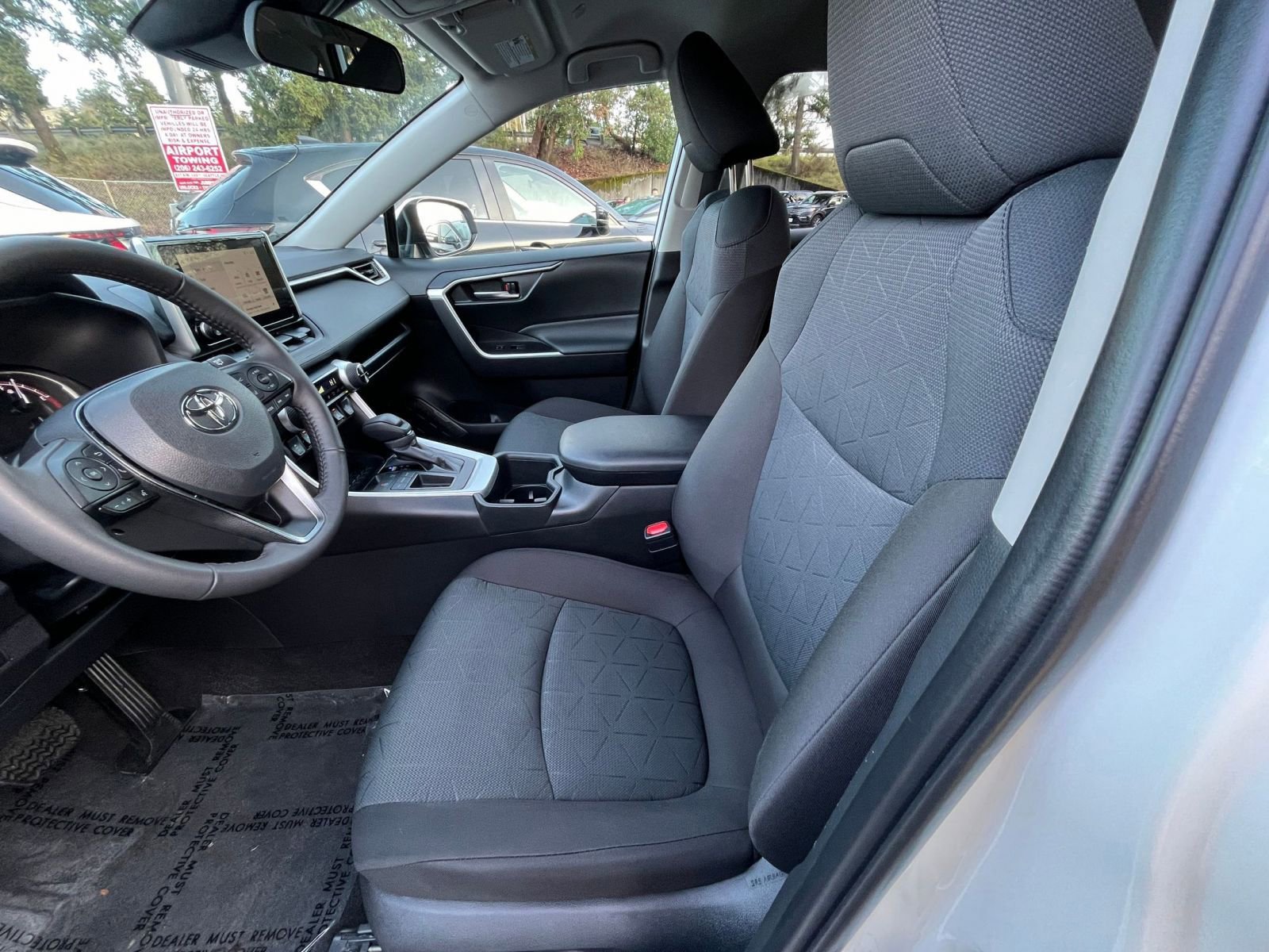 Thumbnail: 2025 Toyota RAV4 - 28