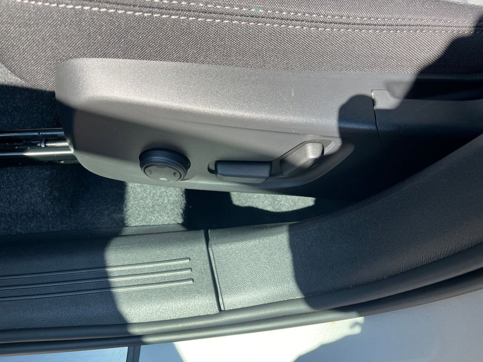 Thumbnail: 2024 Volvo XC40 - 23