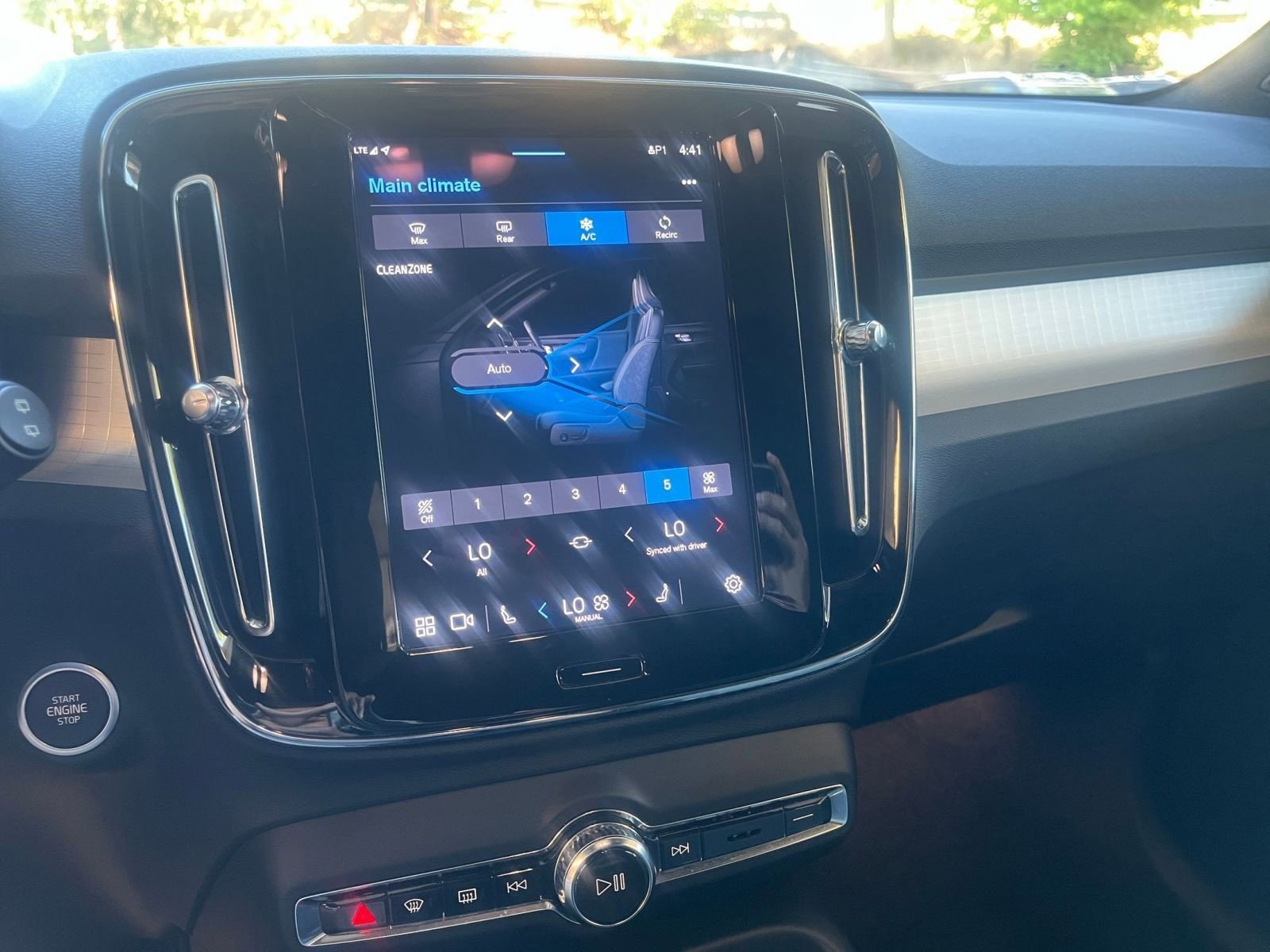 Thumbnail: 2024 Volvo XC40 - 21