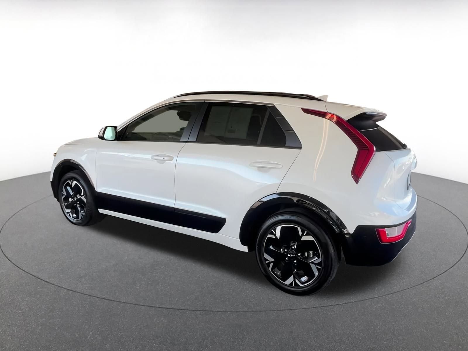 Thumbnail: 2023 Kia Niro - 10