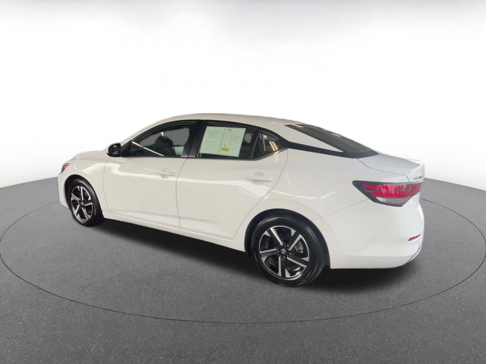 Thumbnail: 2024 Nissan Sentra - 10