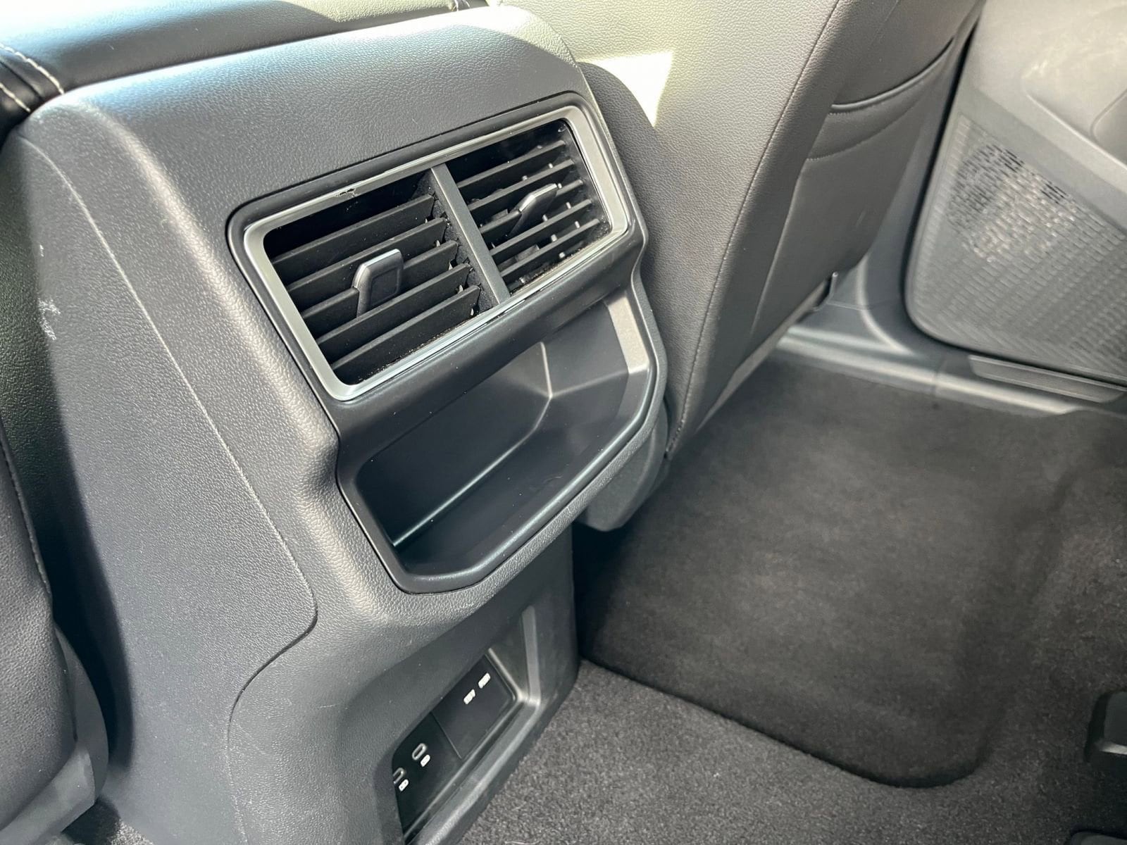 Thumbnail: 2025 Volkswagen Atlas - 24