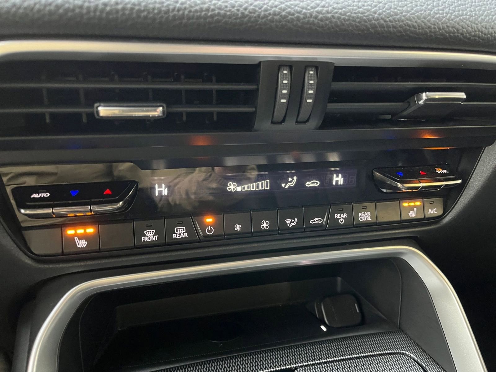 Thumbnail: 2025 Mazda CX-70 - 25