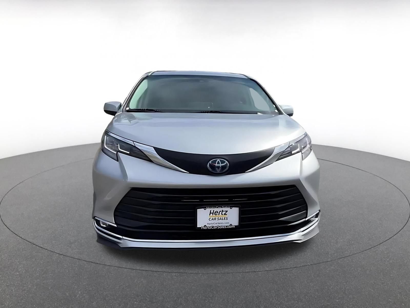Thumbnail: 2023 Toyota Sienna - 4