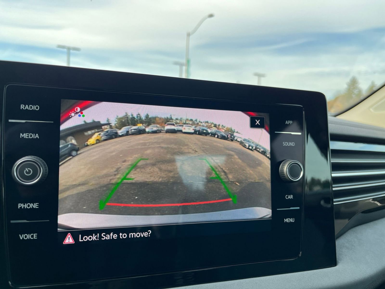 Thumbnail: 2025 Volkswagen Jetta - 17