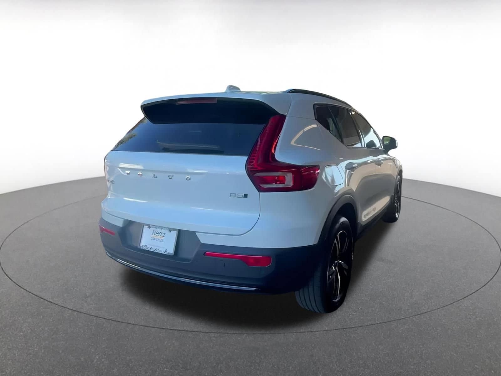 Thumbnail: 2024 Volvo XC40 - 14