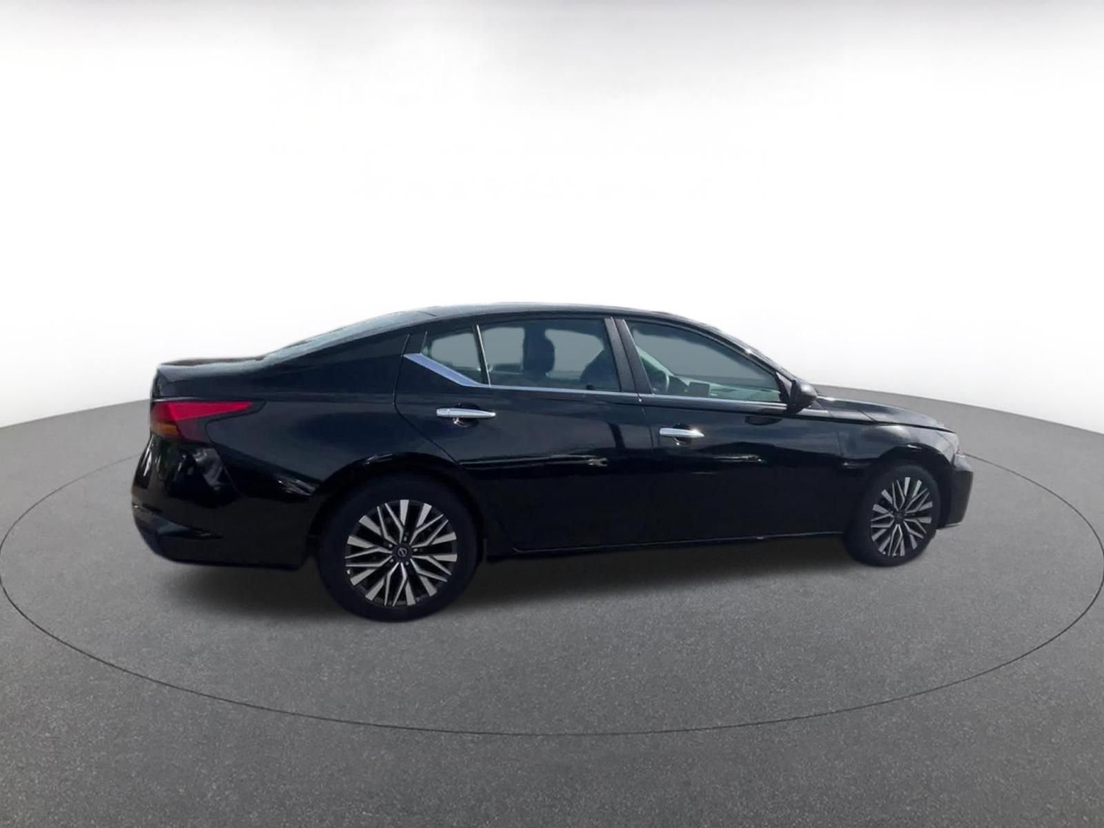 Thumbnail: 2025 Nissan Altima - 14
