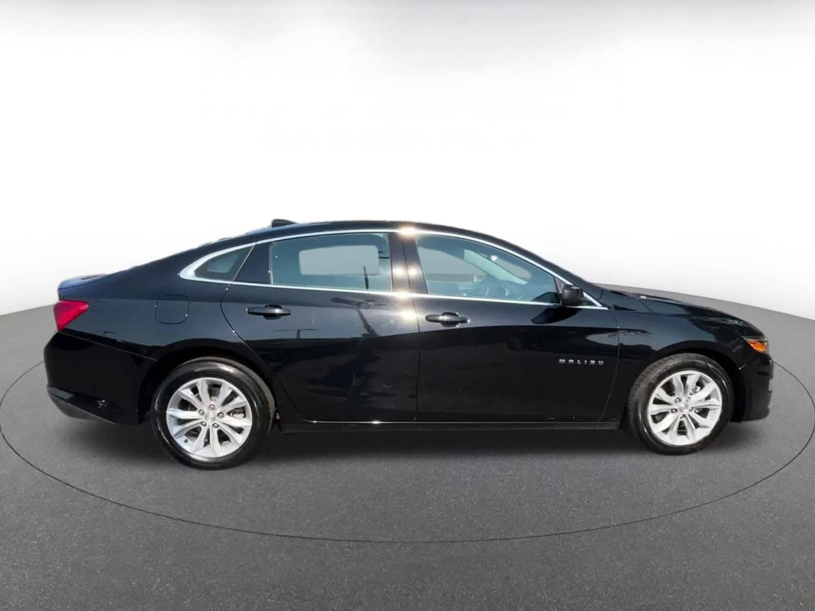 Thumbnail: 2023 Chevrolet Malibu - 16