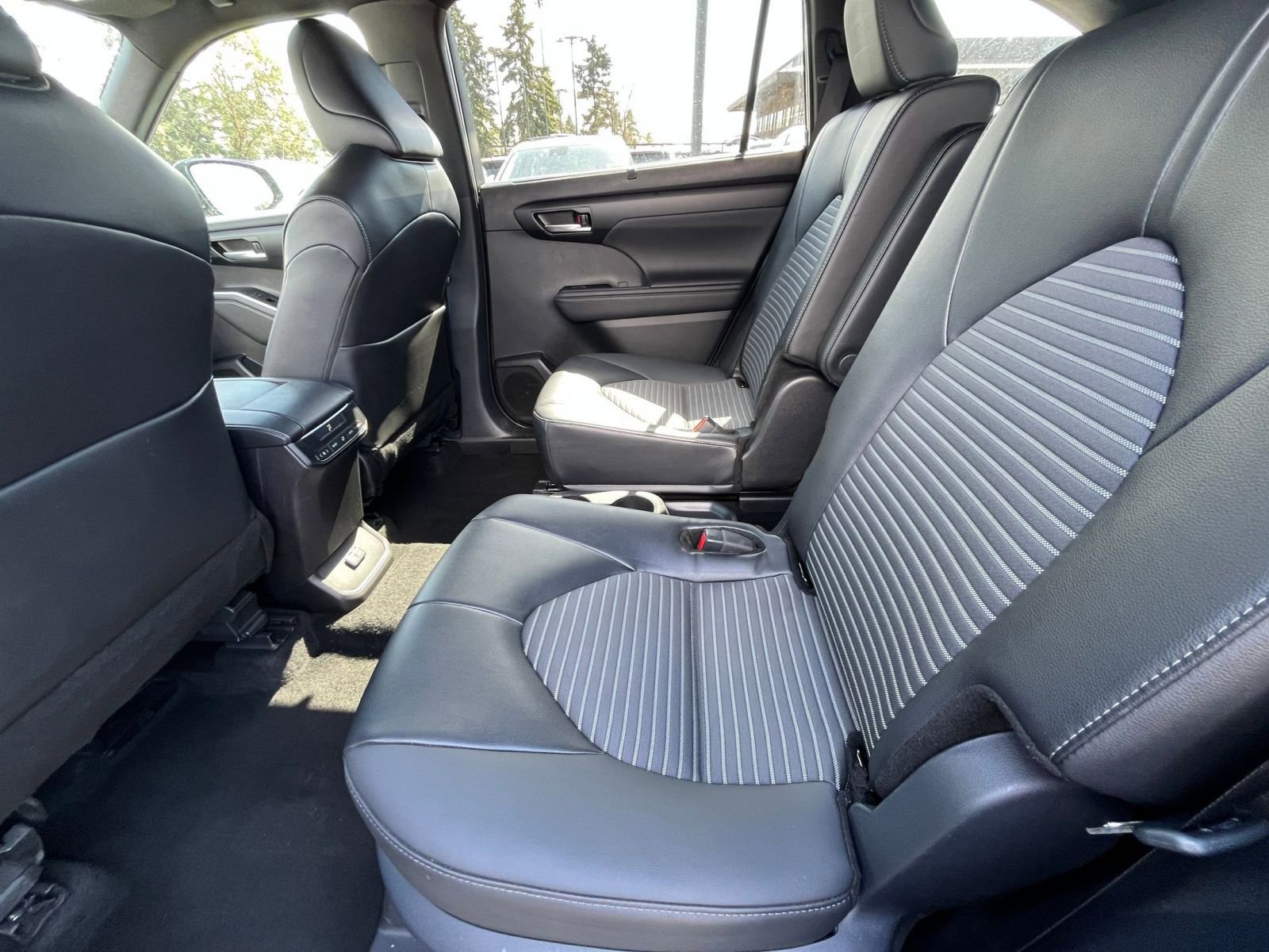 Thumbnail: 2025 Toyota Highlander - 27