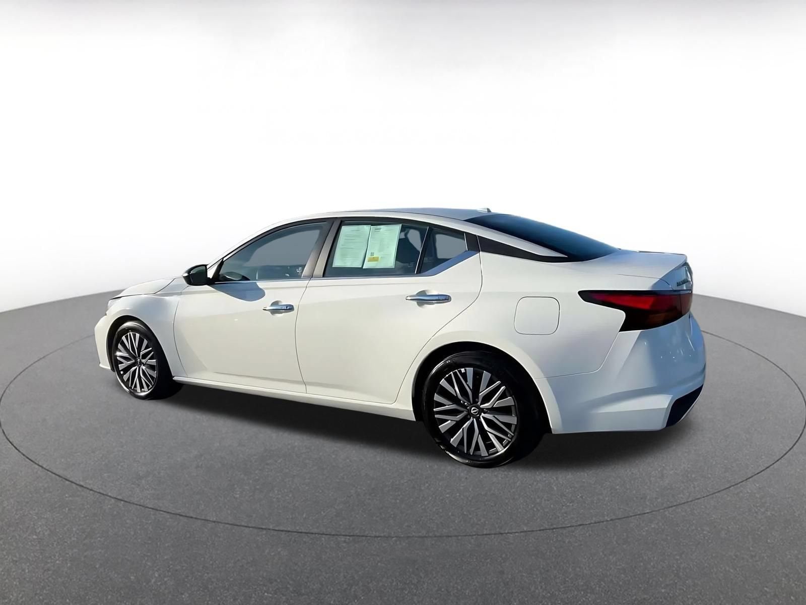 Thumbnail: 2025 Nissan Altima - 9