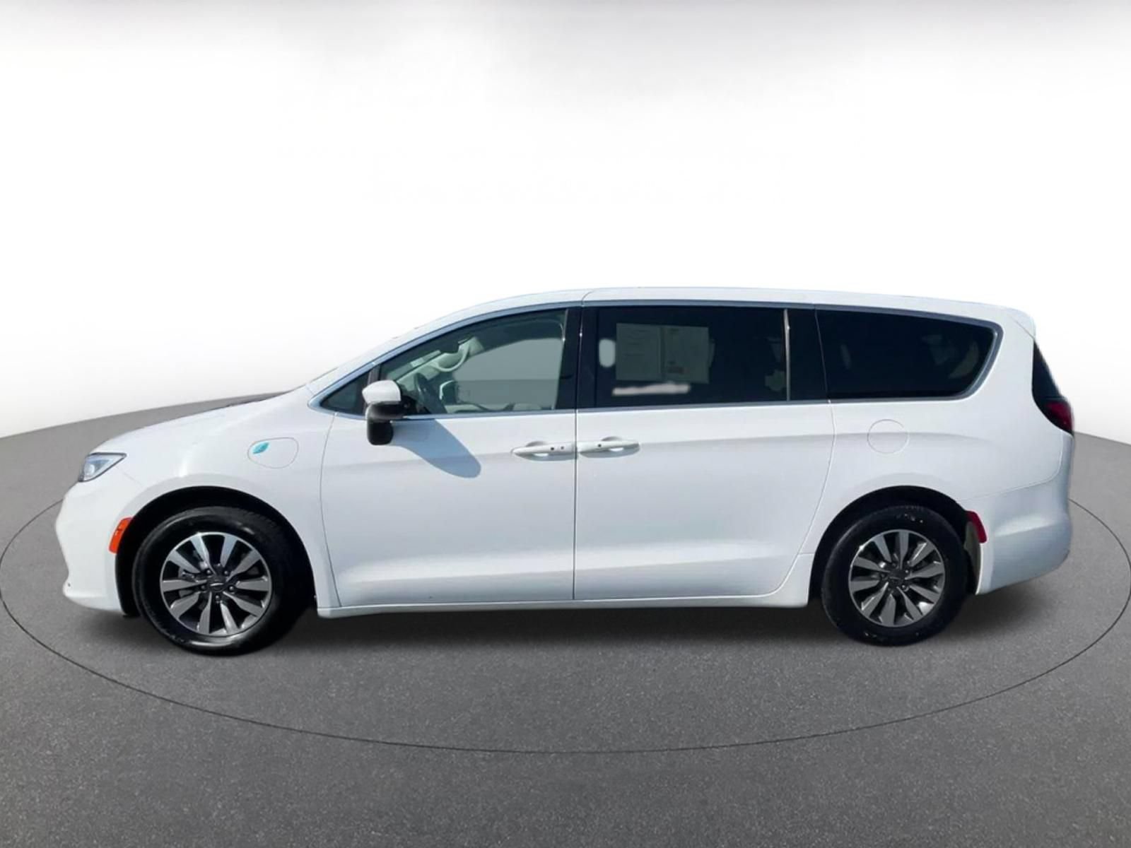 Thumbnail: 2023 Chrysler Pacifica - 9