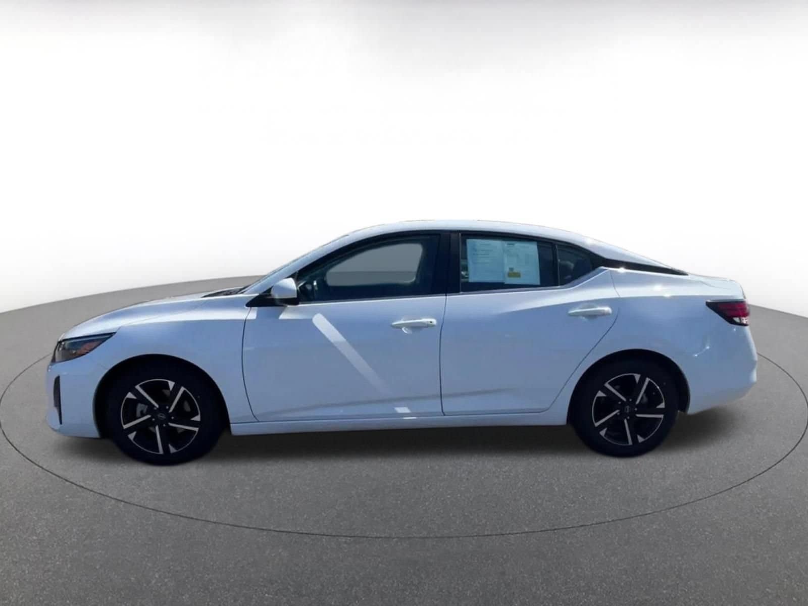 2025 Nissan Sentra SV - Photo 9