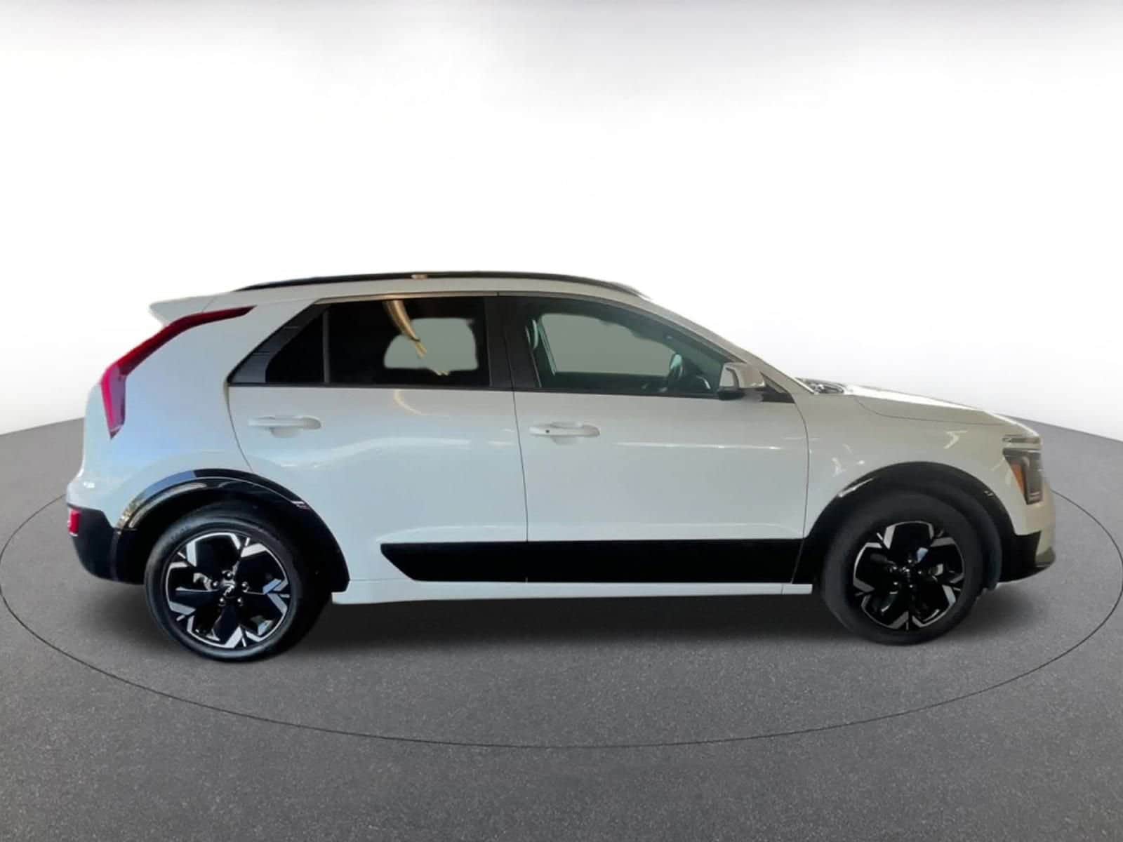 Thumbnail: 2023 Kia Niro - 16
