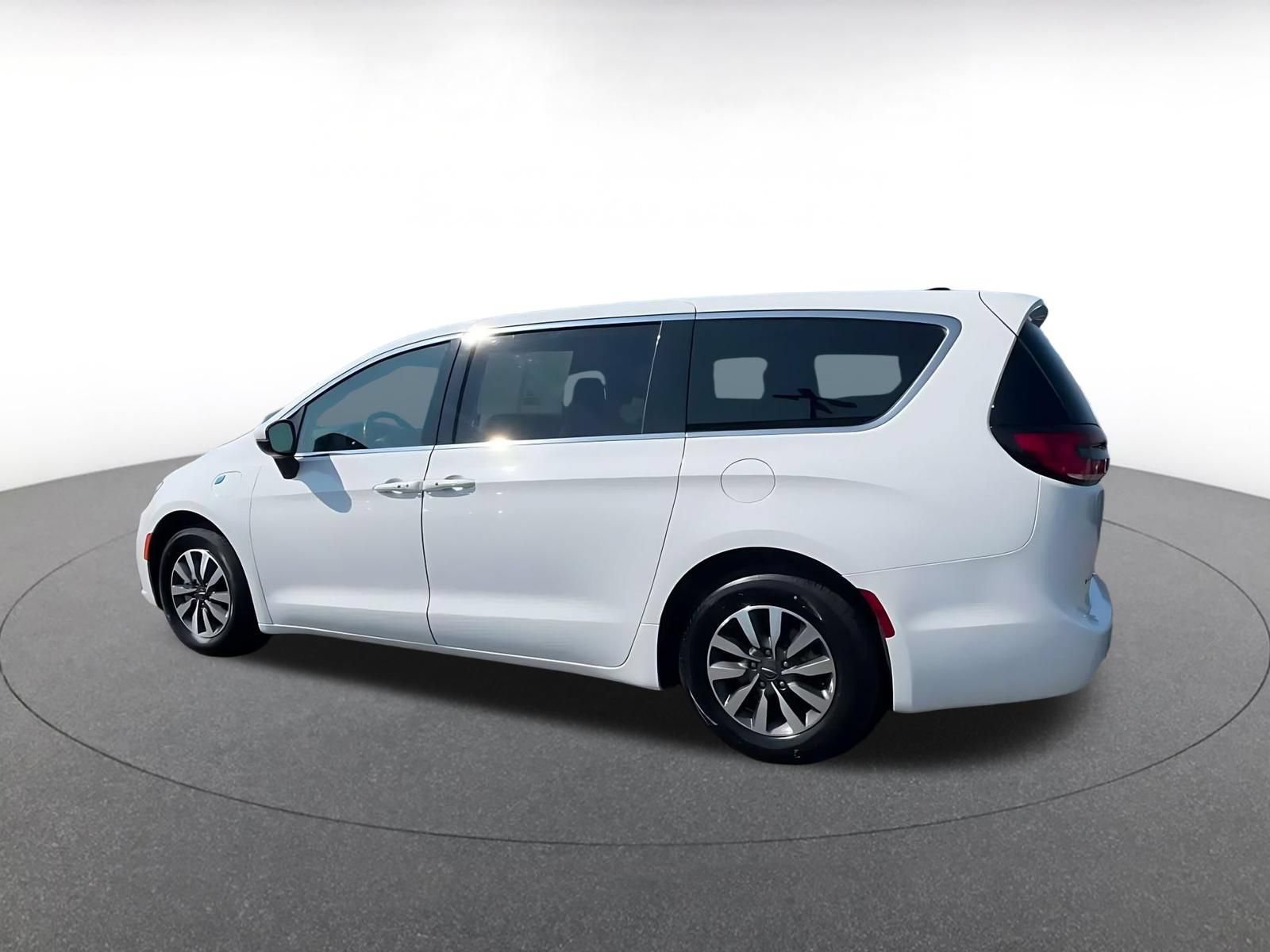 Thumbnail: 2023 Chrysler Pacifica - 10